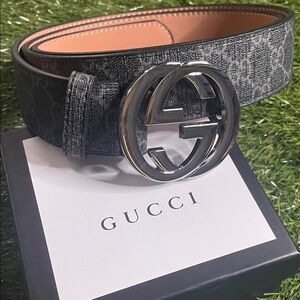 Gucci Black and Gray Men's Belt with Silver Logo Buckle